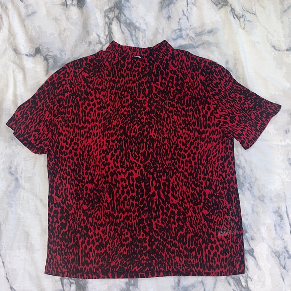 Zara women’s red cheetah print tee